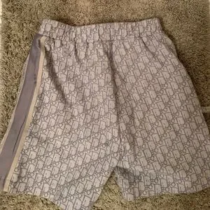 【Dior】Two-tone Vibe shorts with logo 【ランク:A】 Dior White & Purple Logo Shorts – Savonches
